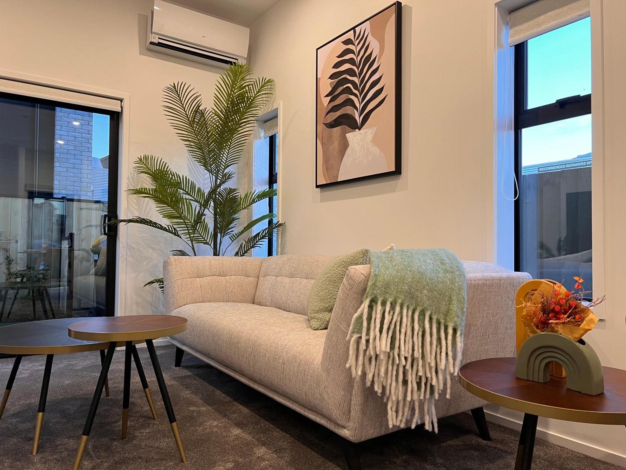 Incredible Luxury 3 Floors Townhouse High Ceiling Christchurch