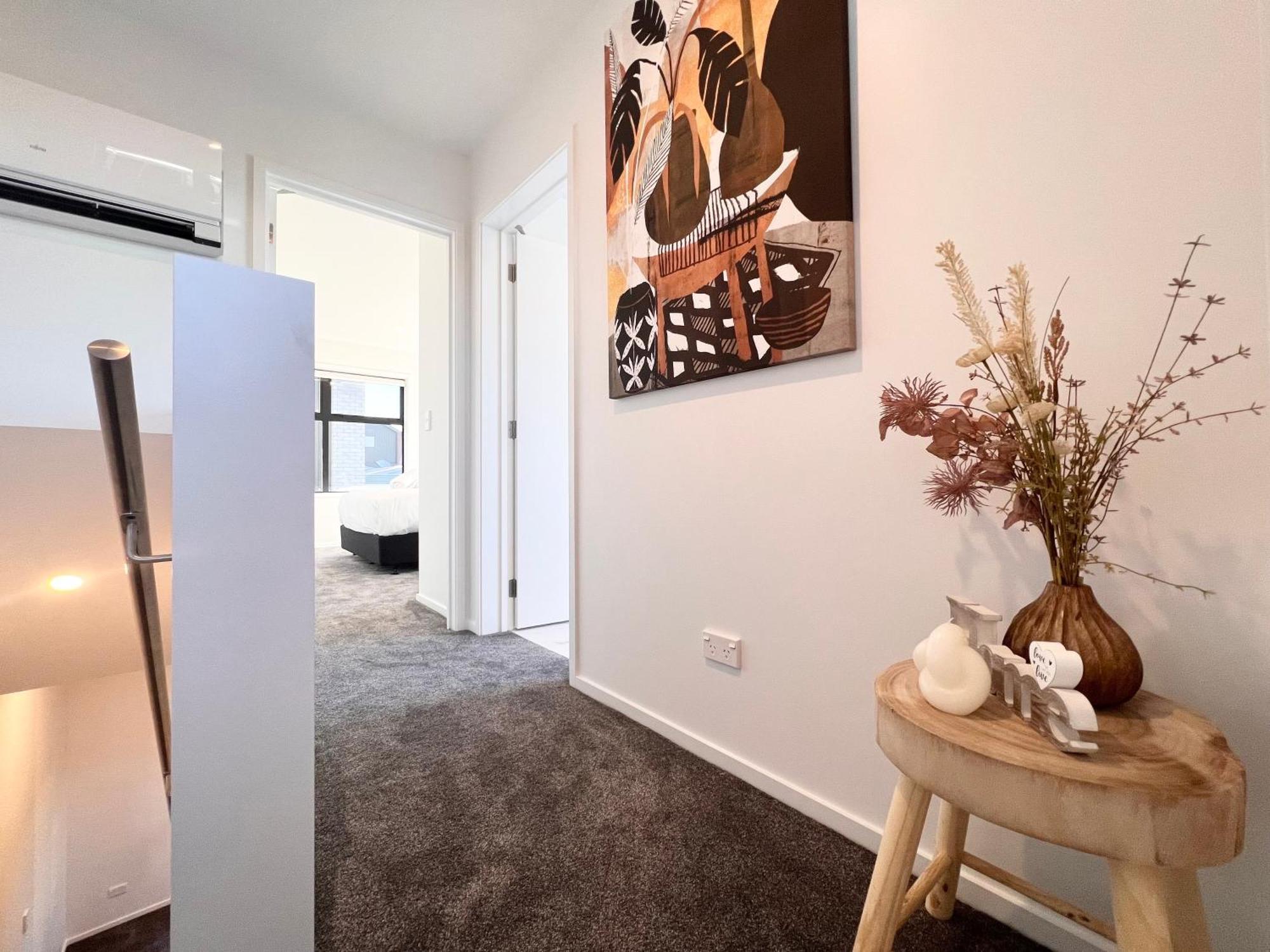Incredible Luxury 3 Floors Townhouse High Ceiling Apartment