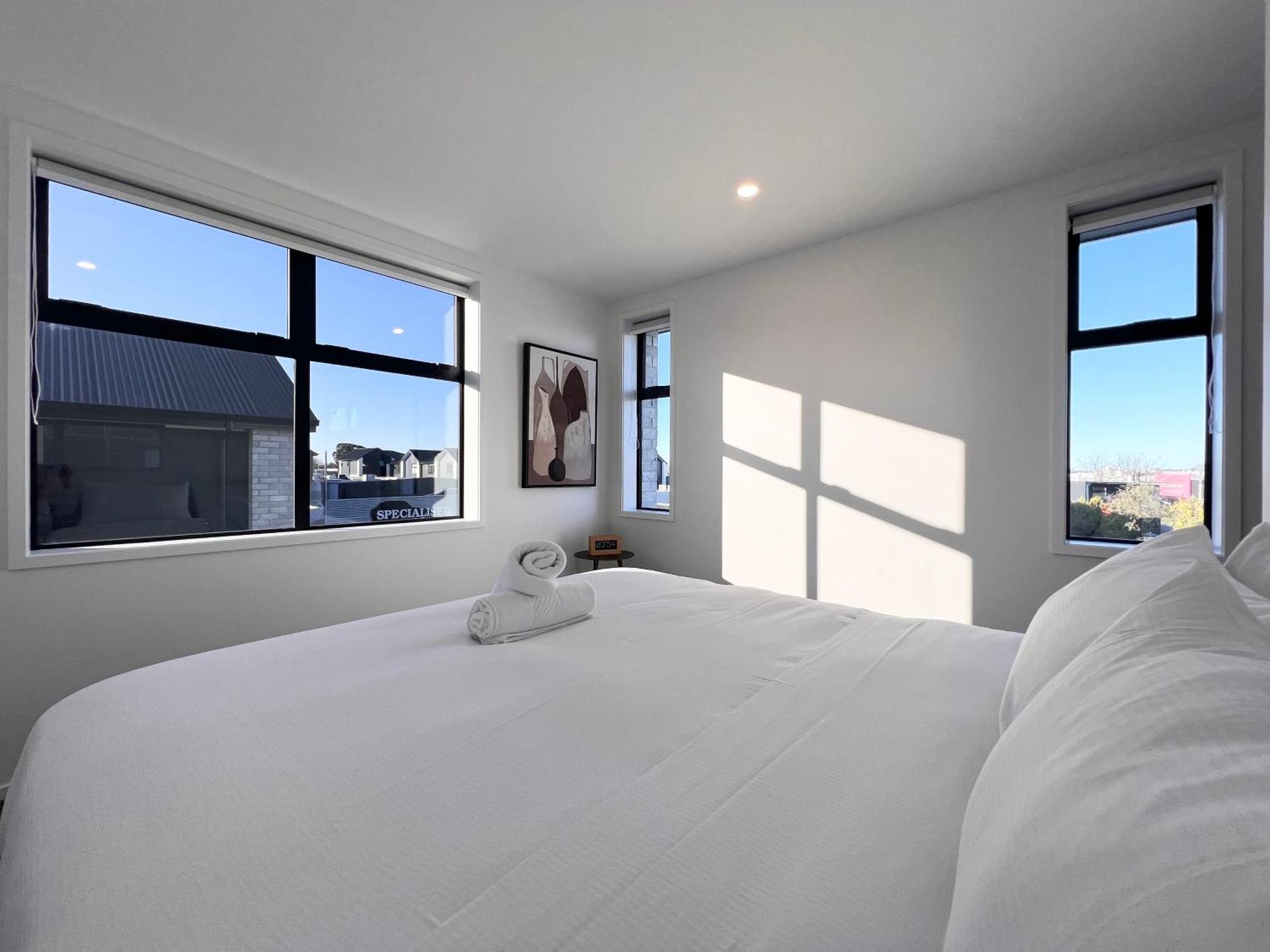 Incredible Luxury 3 Floors Townhouse High Ceiling Apartment